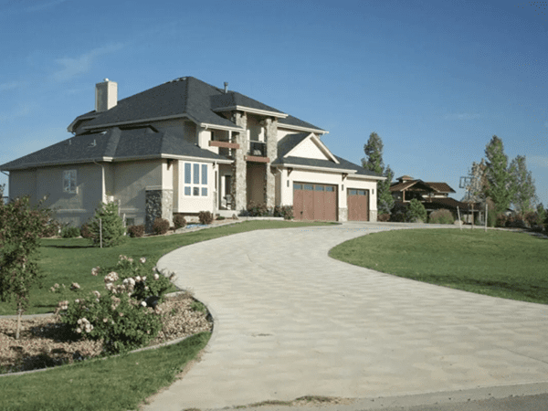 Driveway Repair vs. Replacing a Driveway: Which is Right for You?